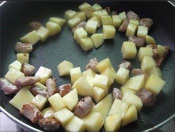 土豆烧肉的做法步骤4