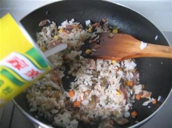 榨菜蛋炒饭的做法步骤8
