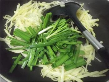 韭菜炒土豆丝的做法步骤11