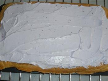 蓝莓奶油蛋糕卷的做法步骤15