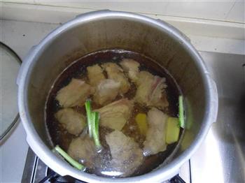 紫山药紫玉米排骨汤的做法步骤4