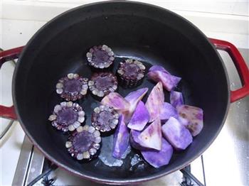 紫山药紫玉米排骨汤的做法步骤5
