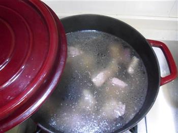 紫山药紫玉米排骨汤的做法步骤6