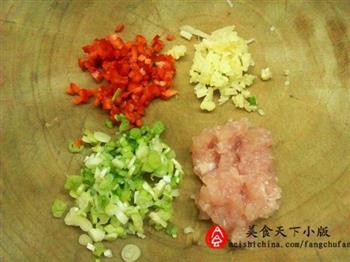 韭菜焖羊血的做法图解3