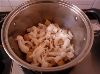 白玉菌菇豆果汤的做法图解3