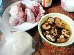 冬菇猪肉饺子的做法图解1