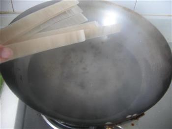 拉皮虾干白菜汤的做法图解2