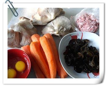 平菇胡萝卜烫面蒸饺的做法步骤1