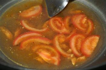 蕃茄鲜虾汤的做法步骤5