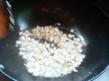 三文肉肠蛋炒饭的做法步骤9