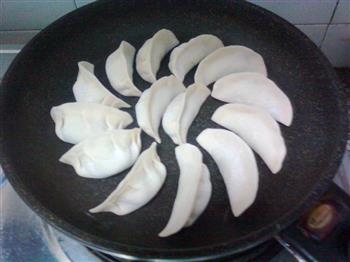 荠菜煎饺的做法步骤10