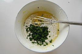 葱香咸味蛋卷的做法步骤5