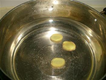 黄瓜皮蛋汤的做法步骤5