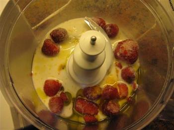 草莓冰激凌的做法步骤3