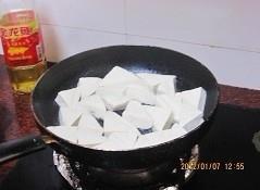 五花肉烧豆腐的做法步骤2