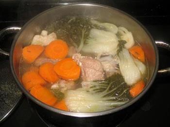 白菜煲猪大骨汤的做法步骤5