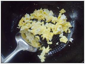 蒜黄木耳炒蛋的做法步骤6