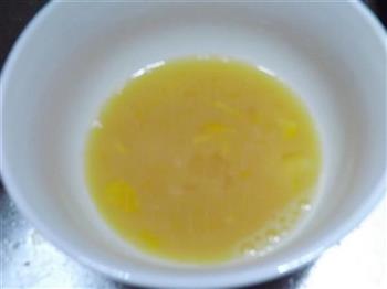 黄花蛋粥的做法步骤3