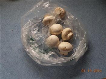 培根蘑菇意面的做法步骤2