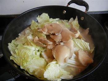 平菇白菜鱼头汤的做法步骤8