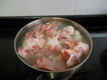 猪大骨汤的做法步骤2