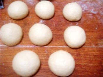 佛手豆沙面包的做法步骤2