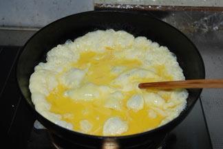 蒜苗炒鸡蛋的做法步骤4