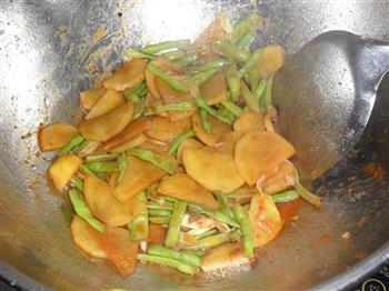 酱香豇豆土豆片的做法步骤6