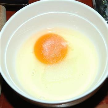 鸡蛋煎馒头片的做法步骤2