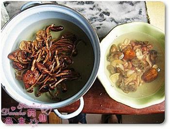 茶树菇蚝豉汤的做法图解2