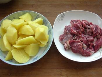 咖喱牛肉土豆的做法步骤1