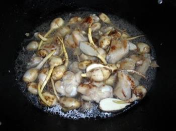 慈菇焖鸡翅的做法步骤7