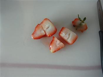 草莓果酱的做法图解1