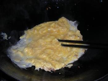 五彩蛋炒饭的做法步骤5