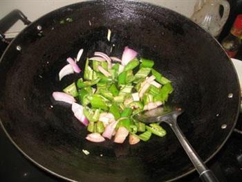 榨菜辣椒炒肉的做法步骤6