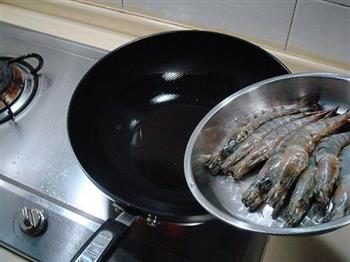 家常油焖虾的做法步骤1