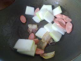 腊肉火腿冬瓜汤的做法步骤4