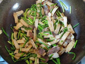 蒜苔炒豆腐干的做法步骤7