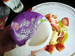酸奶草莓沙拉的做法图解6