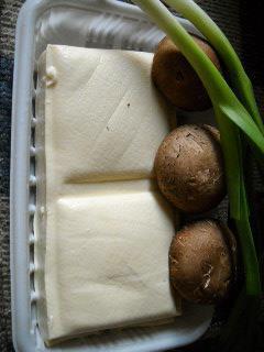 鲜蘑炖豆腐的做法步骤1