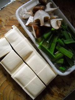 鲜蘑炖豆腐的做法步骤2