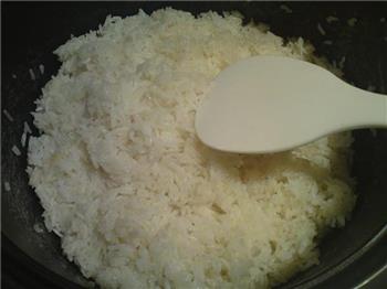 五香腊味糯米饭的做法步骤1