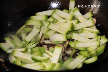 西葫芦炒香菇的做法步骤4