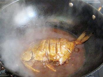 洋葱片红烧鲳鱼的做法步骤6