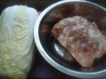 白菜猪肉包子的做法步骤2