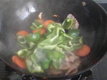 胡萝卜青椒炒肉片的做法步骤5
