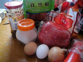 红椒圆葱焖饭的做法步骤1