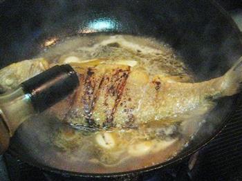 豆瓣酱烧黄鱼的做法图解8