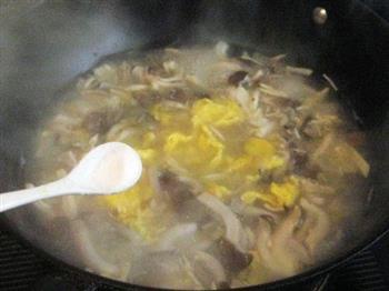 鸡丝秀珍菇蛋汤的做法步骤9