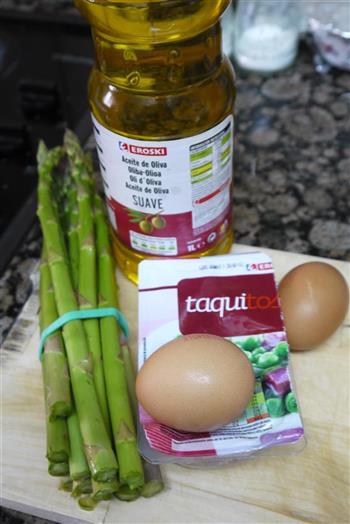 芦笋火腿炒蛋的做法步骤1